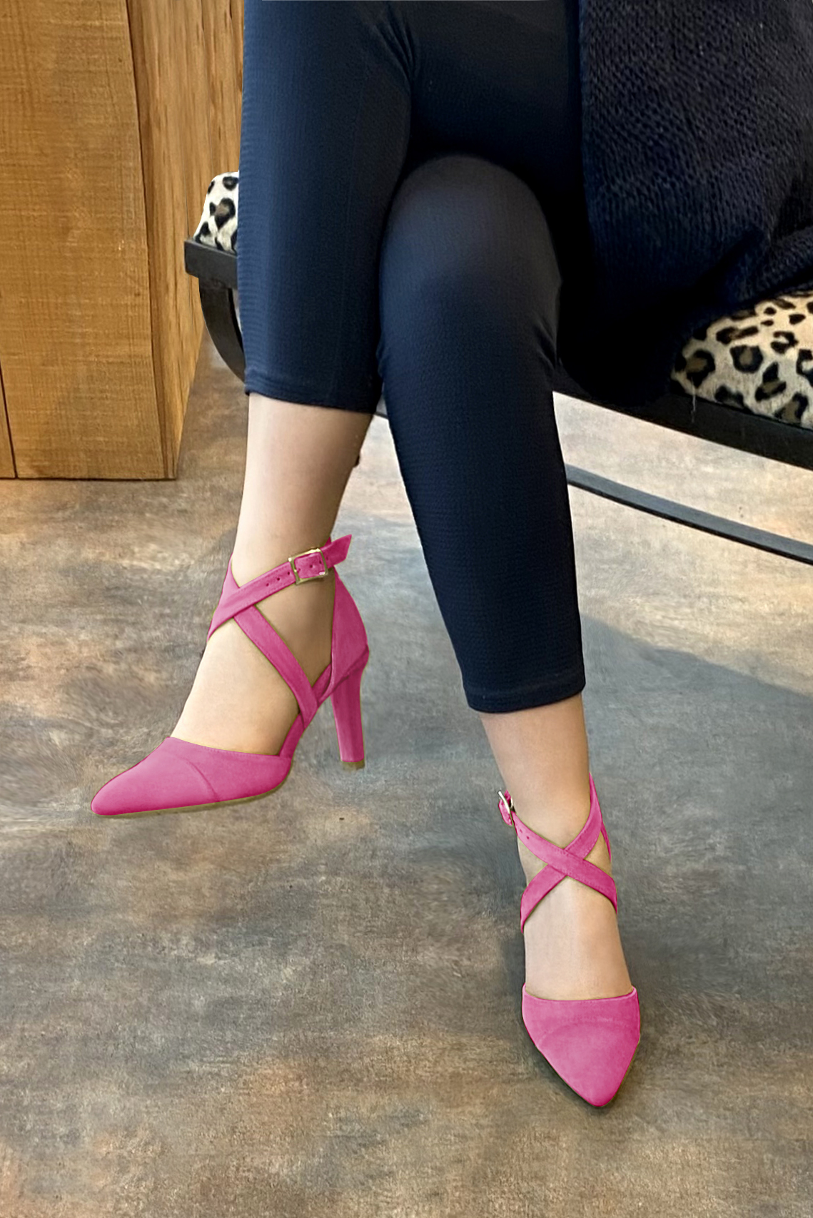 Shocking pink women's open side shoes, with crossed straps. Tapered toe. High slim heel. Worn view - Florence KOOIJMAN